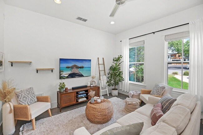 Building Photo - 3206 Garden Villa Ln