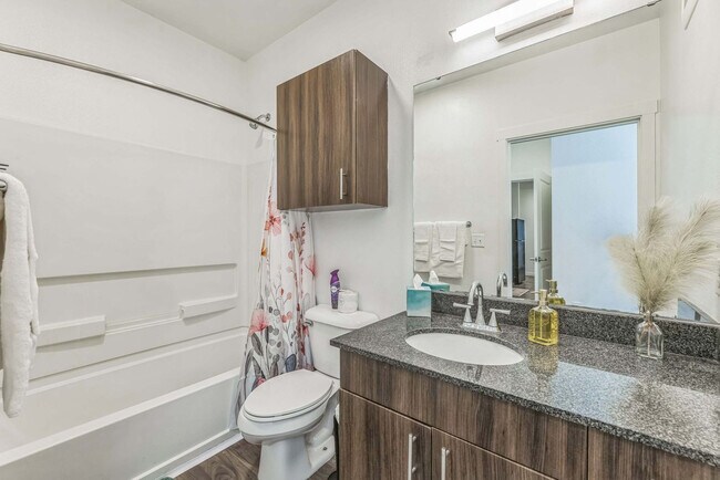 Building Photo - 305 E Front St