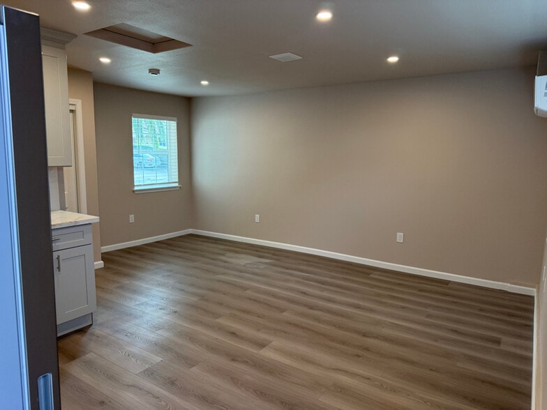 Building Photo - 1924 Camargo Dr