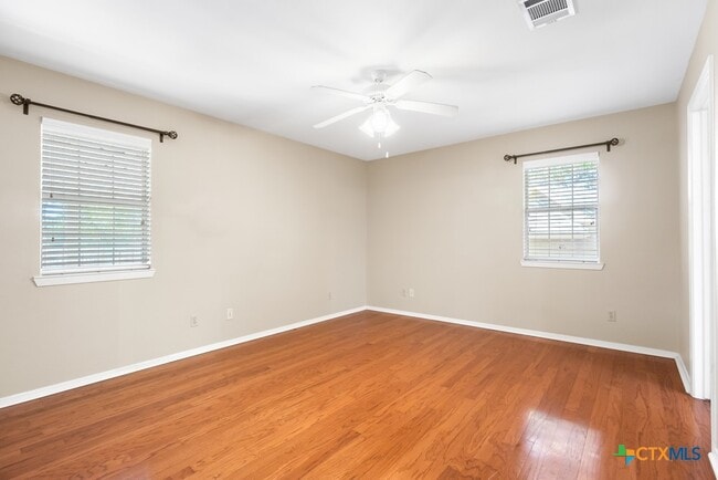 Building Photo - 203 US-87