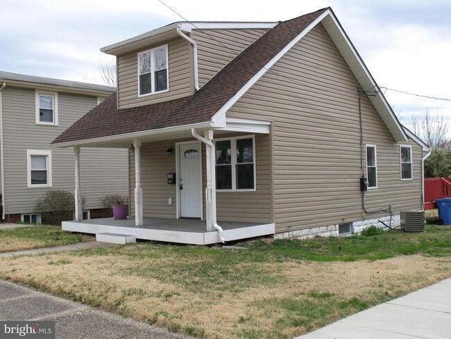 Building Photo - 400 Hessian Ave