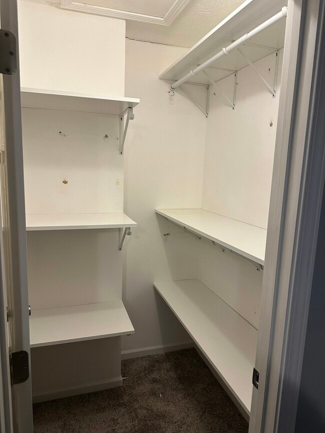 Building Photo - 250 Parktrail Rd