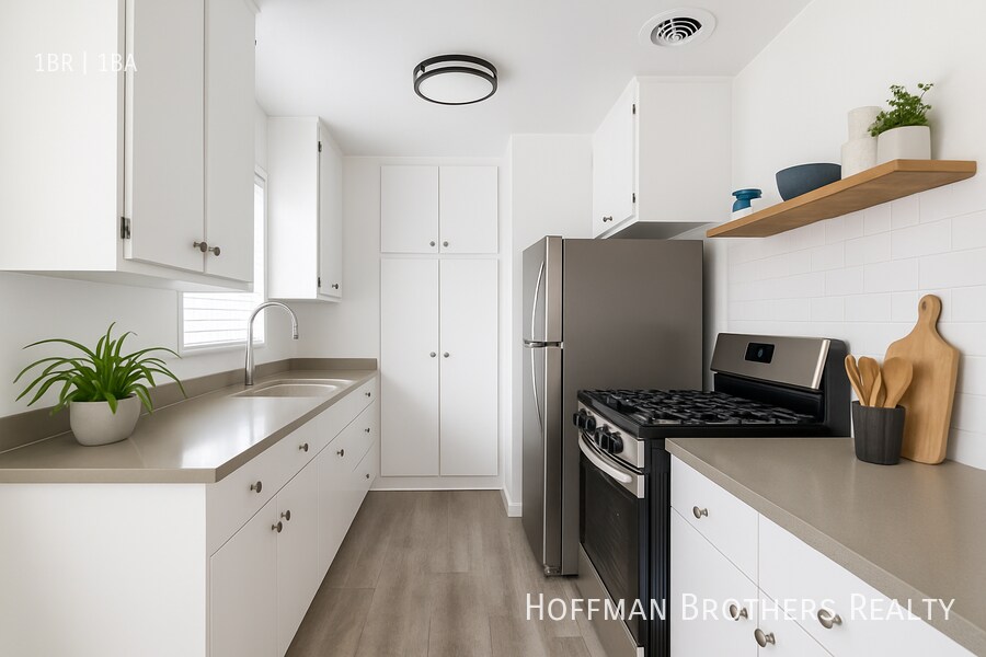 Building Photo - 1010 N Orange Grove Ave