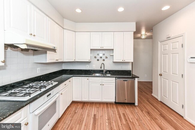 Building Photo - 9804 Bolton Village Ct