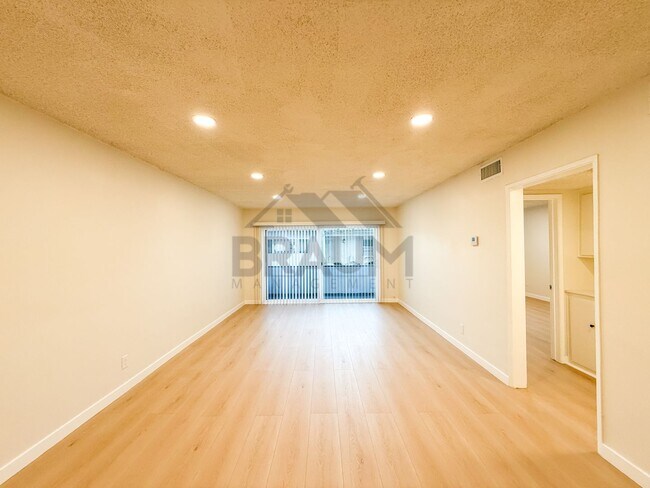 Building Photo - 6041 Whitsett Ave