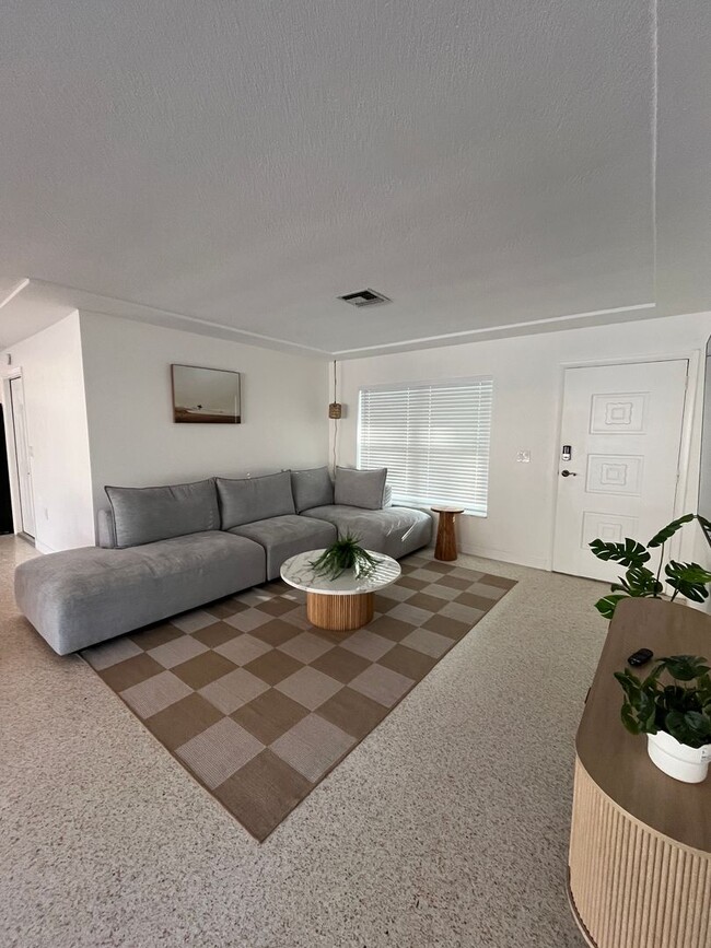 Building Photo - Stunning Seminole Home with Private Pool | 3 Bed / 2 Bath