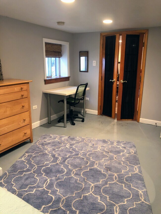 bedroom space has small office desk - 2646 Ewing Ave