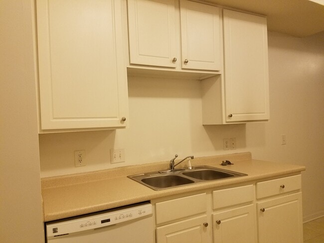 Building Photo - 1151 NE 7th Ln