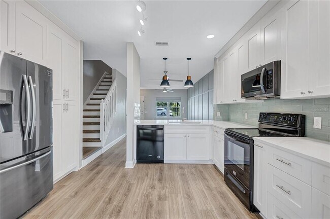Building Photo - 12450 Berkeley Square Dr