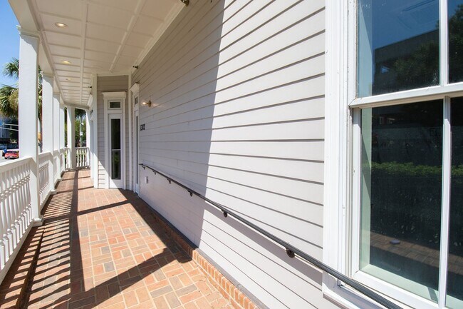 Building Photo - Historic Elegance Meets Modern Luxury – 2 Bed / 2 Bath Apartment in Downtown Columbia