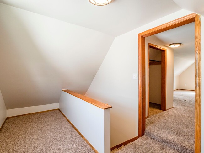 Building Photo - Dahl House | 1 Bed 1 Bath