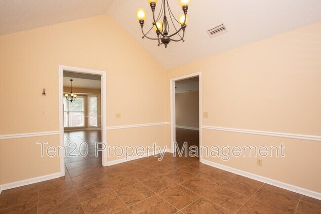 Building Photo - 11 Leah Ct