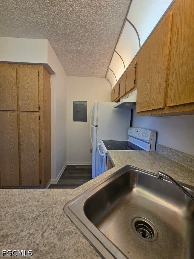 Building Photo - 9970 Sailview Ct