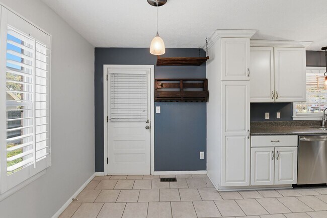 Building Photo - 3 Bedroom 1.5 bath home in hampton