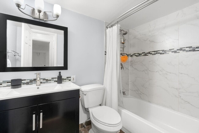 Building Photo - 1900 NE 8th Ct