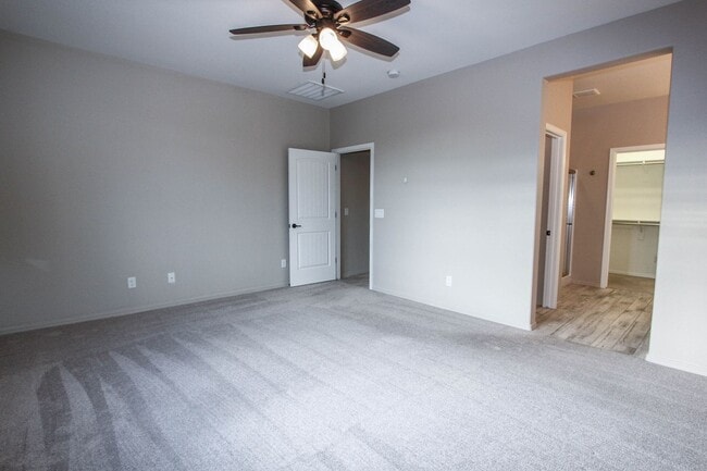 Building Photo - Four Bedroom Saddlewood Home
