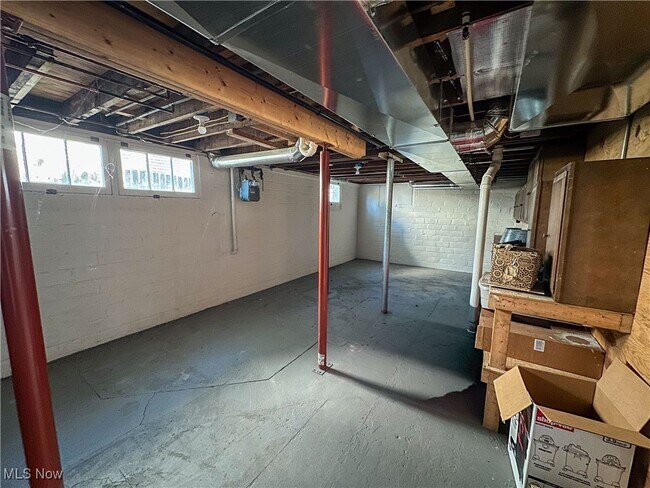 Building Photo - 3942 W 160th St