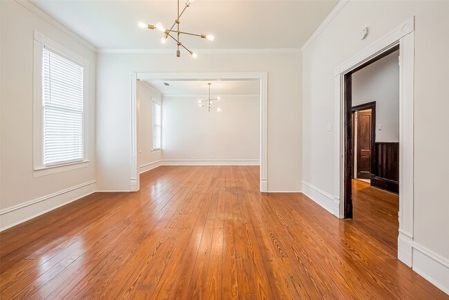 Building Photo - 1401 Cortlandt St