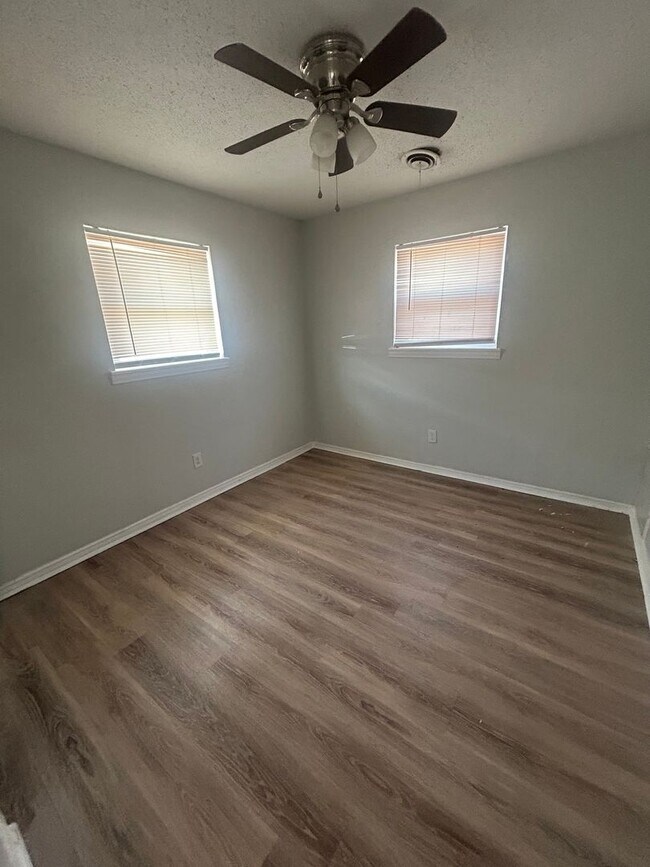 Building Photo - 1618 58th St