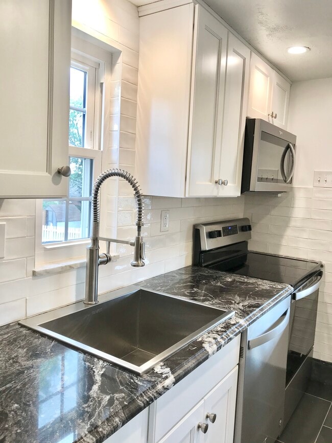 Building Photo - 400 Duquesne Dr