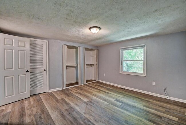 Building Photo - 2999 Clover Dr