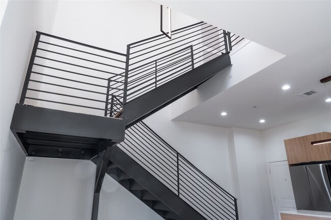 Building Photo - 5614 Larkin St