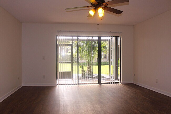 Building Photo - Lovely Condo for rent  ( New Lower Price)