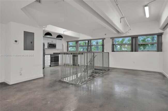 Building Photo - 4332 Collins Ave