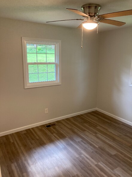 Building Photo - 1407 Knob Creek Rd