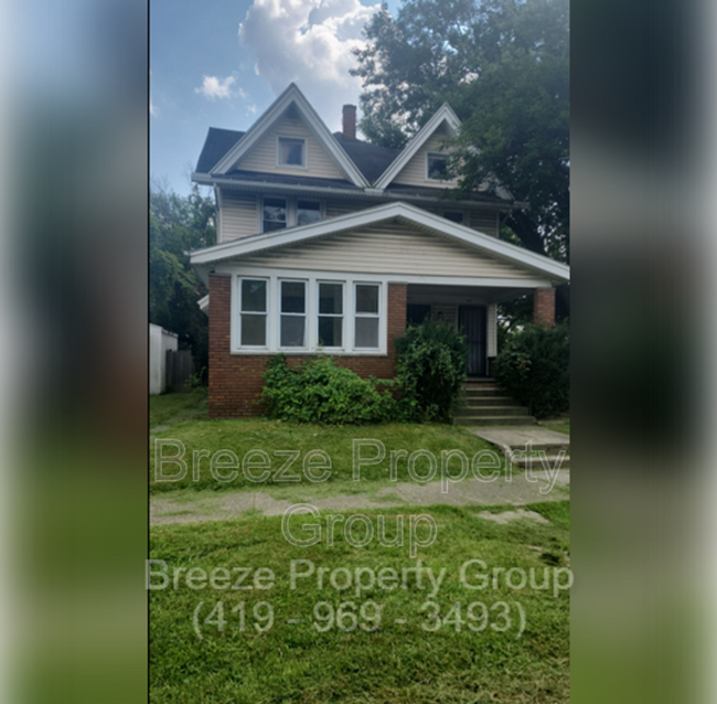 Building Photo - 811 Collins St