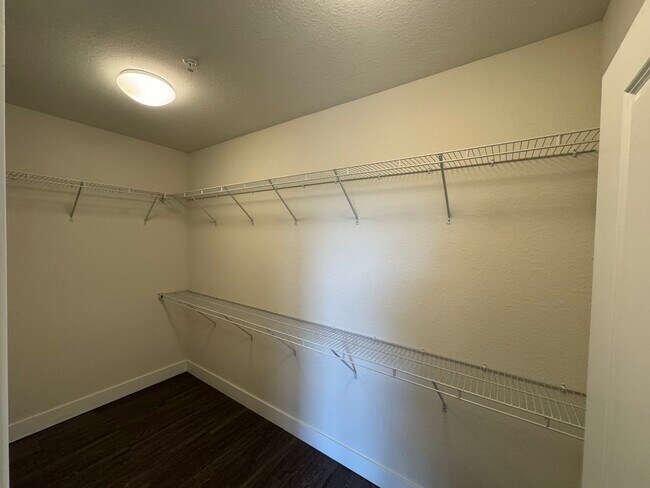 Building Photo - 520 NE 26th St