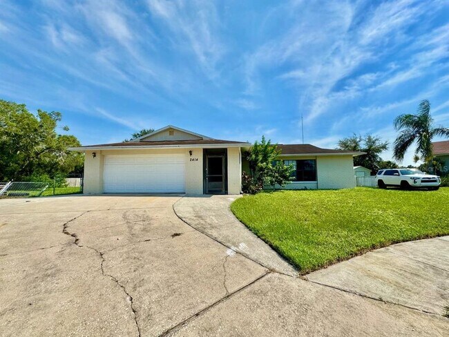 Primary Photo - 2414 San Luis Rd