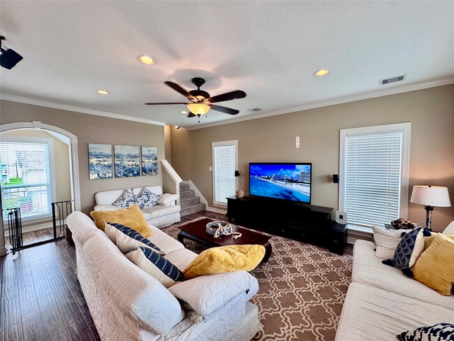 Building Photo - 1177 Sailfish St