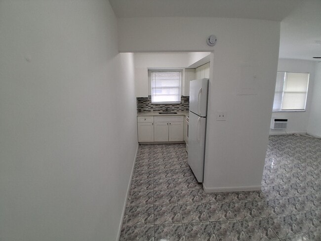 Building Photo - 4130 SW 24th Ct