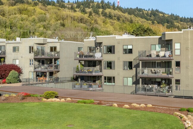 Building Photo - Willamette Shores Condominiums