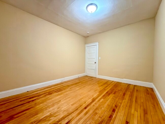 Building Photo - 90 Vernon St