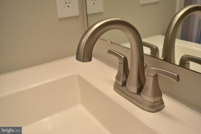 Building Photo - 12121 Chaucer Ln