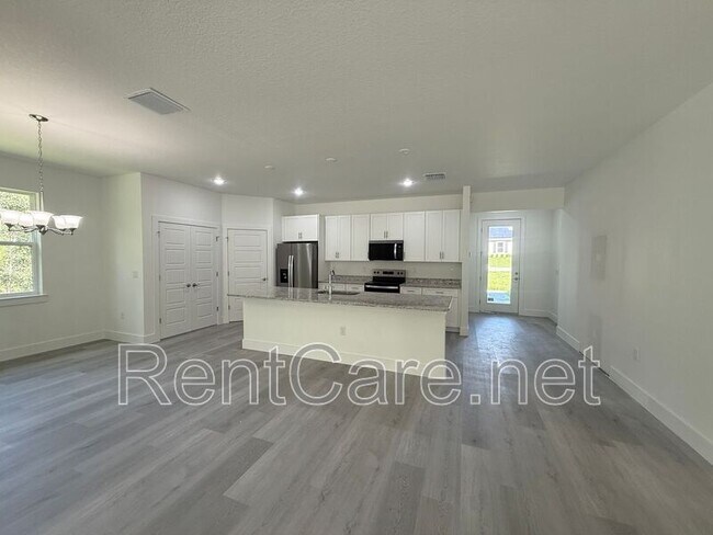 Building Photo - 10034 N Darwin Way