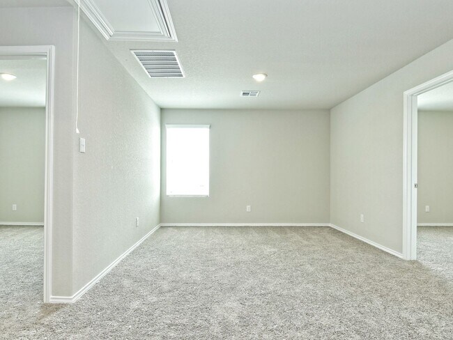 Building Photo - 4 BR/2.5 BA - 1874 SF in San Antonio - WATERWHEEL!!!