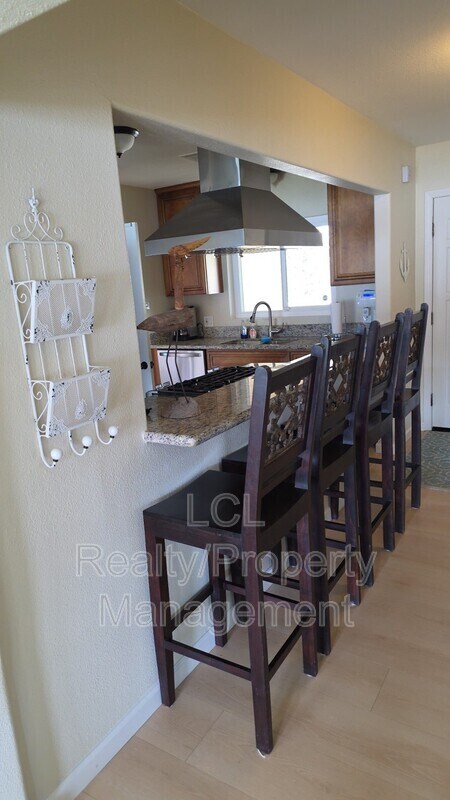 Building Photo - 17977 Lakeshore Dr