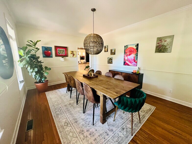 Building Photo - 401 Foxwood Dr