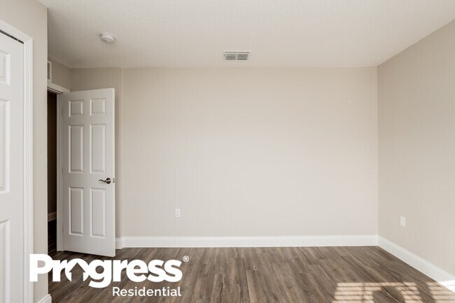 Building Photo - 148 Eleven Oaks Cir
