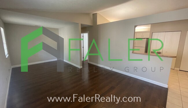 Building Photo - Freshly Updated 2nd Floor Condo