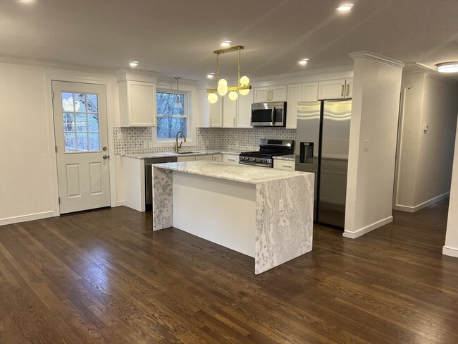 Building Photo - 71 Tamarack Rd