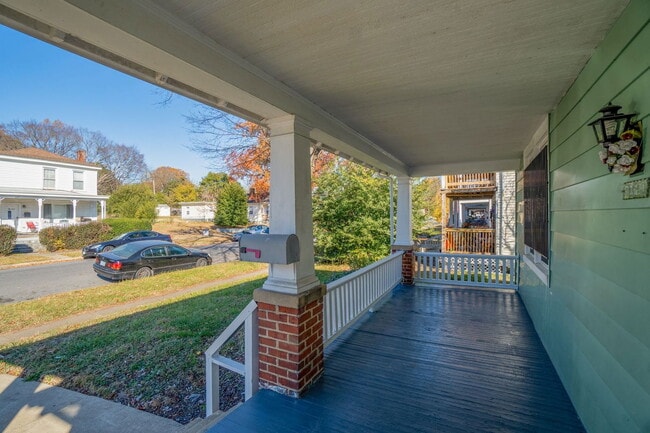 Building Photo - 2118 Fairfax Ave