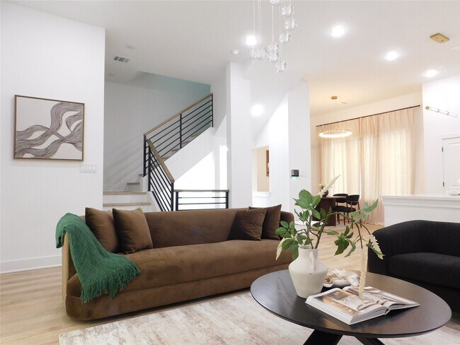 Building Photo - 3460 Bremond St