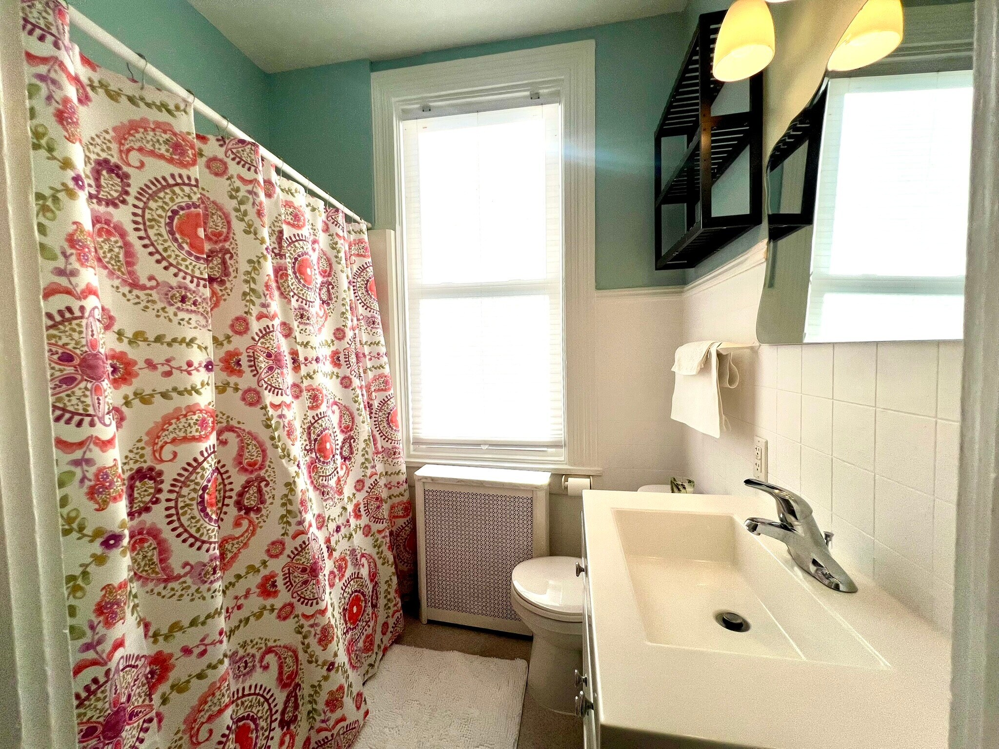 Main bath - 364 Lehigh Ave