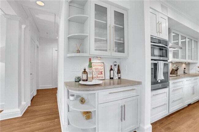 Building Photo - 355 8th St NE