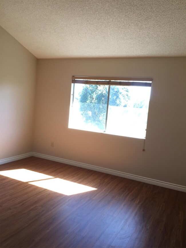 Building Photo - 1631 Avenida Selva
