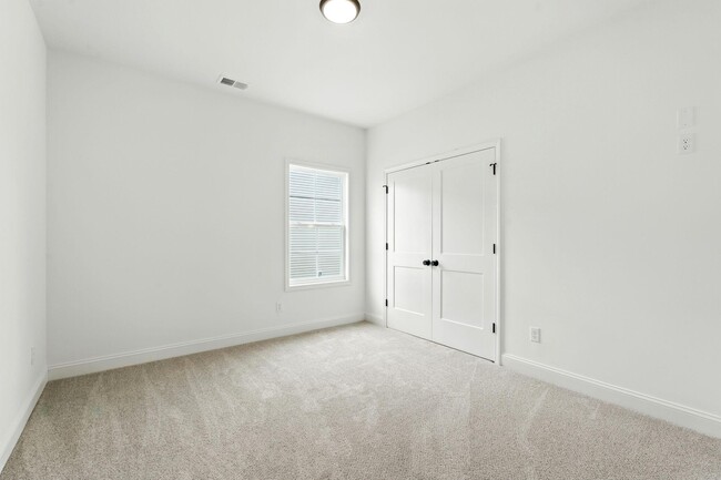 Building Photo - 1112 Mission Dr